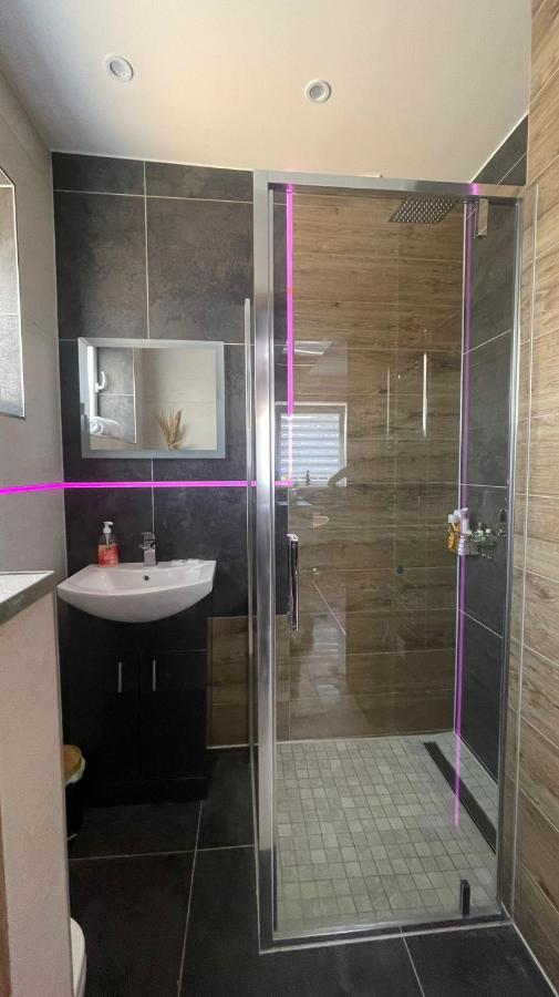 #4 Tgha Luxury One Bedroom Apartment In Athlone Kültér fotó
